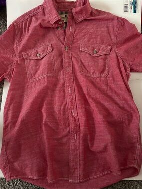 💯% Cotton Woolrich Men's Short Sleeve Button-Up Shirt in Washed Red